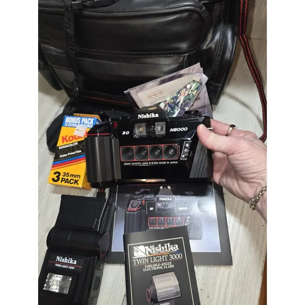 Nishika N8000 Camera 35mm Quadrascopic 3D Lenticular Flash Case Manual Kit